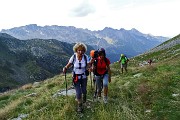 17 Sul sent. 253 con vista verso Cabianca, Torretta, Becco...